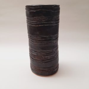 Florero negro con trama